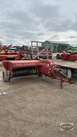 NEW HOLLAND HAYLINER 268 SQUARE BALER