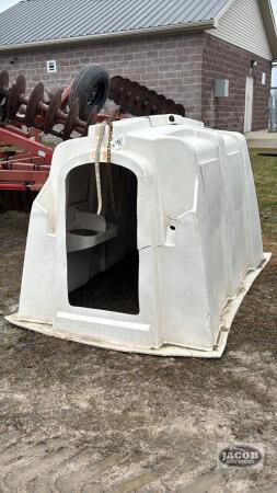 AGRIPLASTIC POLY CALF HUTCH