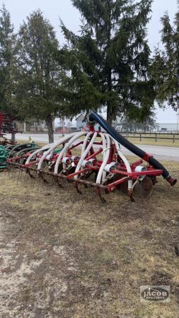 NUHN 11-SHANK LIQUID MANURE INJECTOR