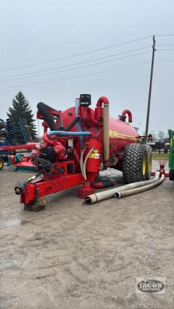 NUHN 5000 GALLON TANDEM VACCUM TANK SPREADER