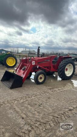 INTERNATIONAL 574 DIESEL LOADER TRACTOR