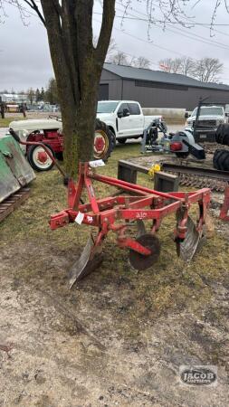 MASSEY FERGUSON #66 3 FURROW 3PTH PLOW