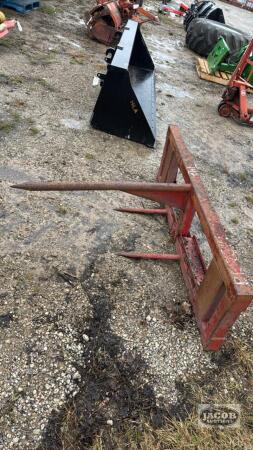 TRI-L SINGLE PRONG BALE SPEAR