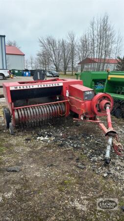 MASSEY FERGUSON 124 SQUARE BALER