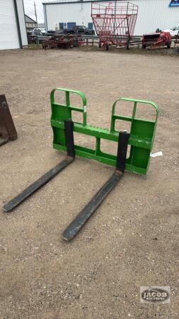 SET OF HLA 42IN PALLET FORKS