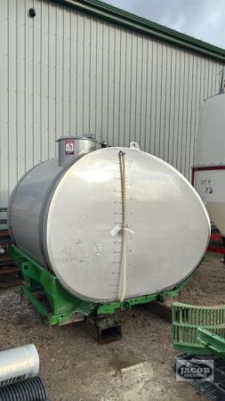 1200GAL STAINLESS TANK ON STEEL FRAME