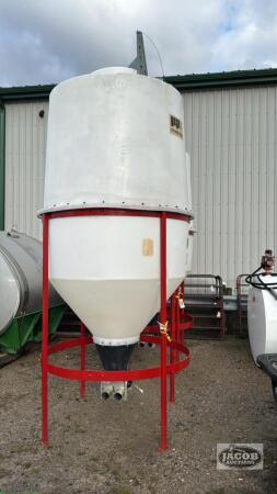 PRARIE PRIDE 2TON POLY BIN ON STAND