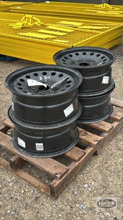 (4) NEW 17IN STEEL RIMS FOR CHEVY/GMC 1500