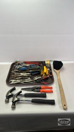 QUANTITY OF HAND TOOLS
