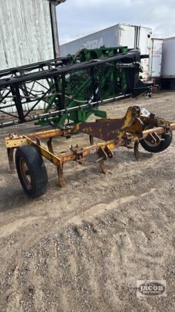 LANDOLL 7-SHANK 3PTH CHISEL PLAW