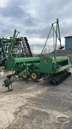 JOHN DEERE 455 35FT TRI-FOLD SEED DRILL