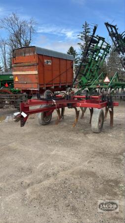 CASE IH 5600 9 SHANK CHISEL PLOW