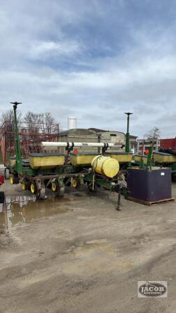 JOHN DEERE/KINZE CUSTOM 6/12 PLANTER