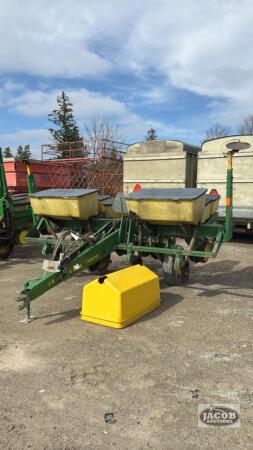 JOHN DEERE 7000 4 ROW PLANTER