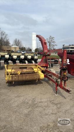NEW HOLLAND 770 HARVESTER
