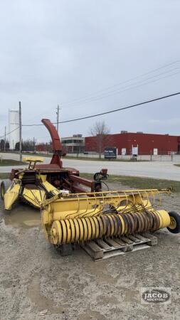 NEW HOLLAND 790 FORAGE HARVESTER