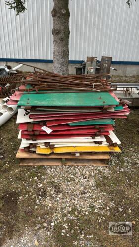 SKID OF APPROX. 25 POLY HOG GATES