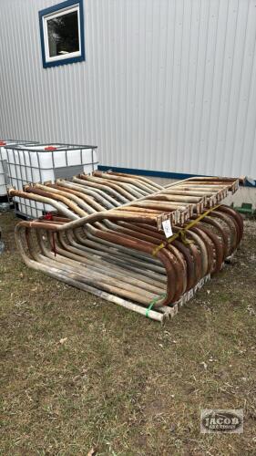 (27) FREESTALL DIVIDERS