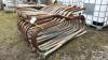 (27) FREESTALL DIVIDERS - 4
