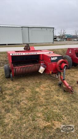 MASSEY FERGUSON 124 SQUARE BALER