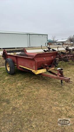 NEW HOLLAND 331 SINGLE AXLE MANURE SPREADER