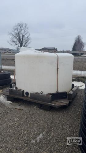 1500 GALLON POLY WATER TANK ON SKID