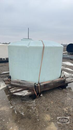 1500 GALLON POLY WATER TANK ON SKID