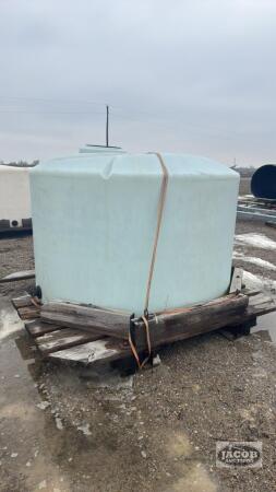 1500 GALLON POLY WATER TANK ON SKID