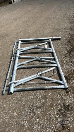 APPROX. 6FT SECTION OF LOCKING HEAD RAIL