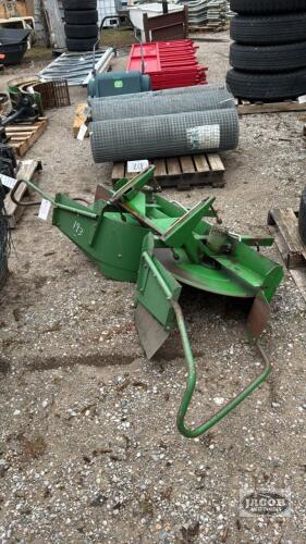 JOHN DEERE DUAL SPINNER CHAFFE SPREADER