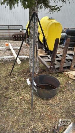 CAST IRON KETTLE WITH TRIPOD