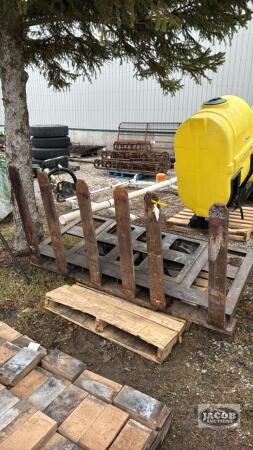 HYDRAUX MFG FORK LIFT PUSHER ATTACHMENT