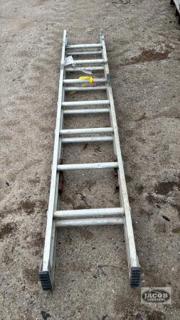 SMALL ALUMINUM EXTENSION LADDER