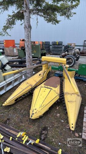 NEW HOLLAND 824 TWO ROW CORN HEAD