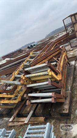 (10) SCAFFOLD STAIRS WITH HAND RAILS