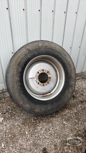 FIRESTONE 305/70R22.5 16PR TIRE ON 8 BOLT RIM