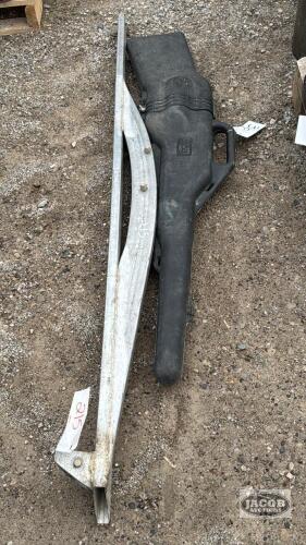 PLASTIC RIFLE CASE ON MOUNT