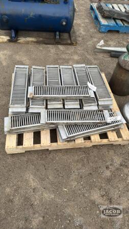 (24) STAINLESS STEEL GRATES
