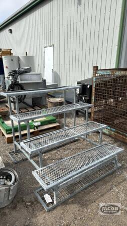 4 TIER GALVANIZED PLANT STAND