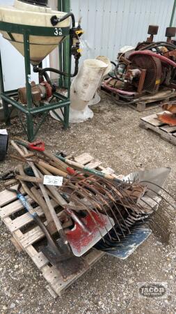 GARDEN TOOL LOT