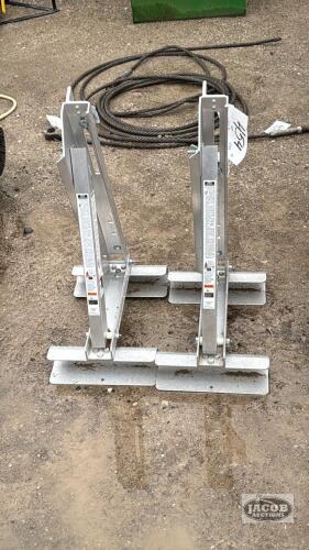 (2) LADDER JACKS FOR SCAFFOLDING PLANKS