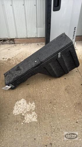 PLASTIC TRUCK TOOL BOX FOR OVER WHEEL WELL