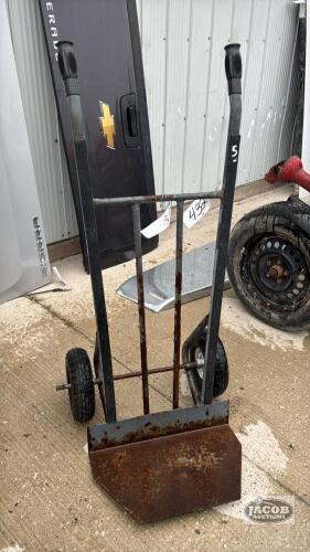 BOX CART WITH PNEUMATIC TIRES