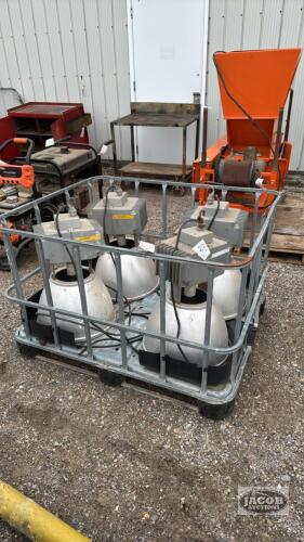 CRATE WITH 4 HIGH PRESSURE SODIUM BAY LIGHTS