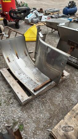 PAIR OF TRUCK FENDERS