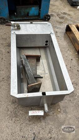 ARNTJEN STAINLESS WATER TROUGH WITH MOUNTS