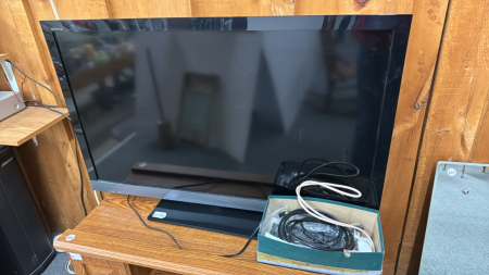 Sony 40in Flat Screen TV with Remote