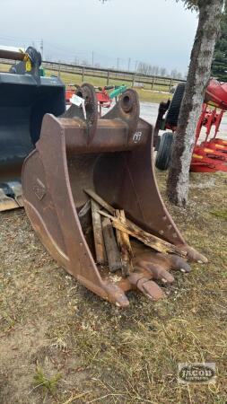 HENSLEY 36IN EXCAVATOR BUCKET