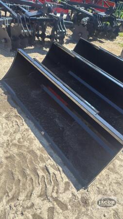 Unused 6ft skid steer quick tach material bucket