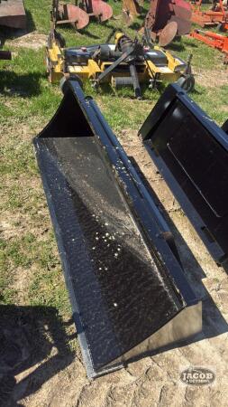 Unused 67inch skid steer quick tach material bucket